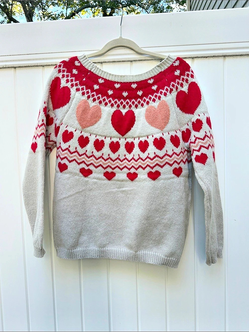 Heart Print Crewneck Sweater in White & Red Size Small